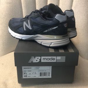 New Balance Men's 990 V4 Sneaker Men’s Size 8.5 4E Made In USA NWT